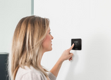 Intergas Comfort Touch zwart thermostaat 030034 sfeerfoto van Intergas | CVketel.nl